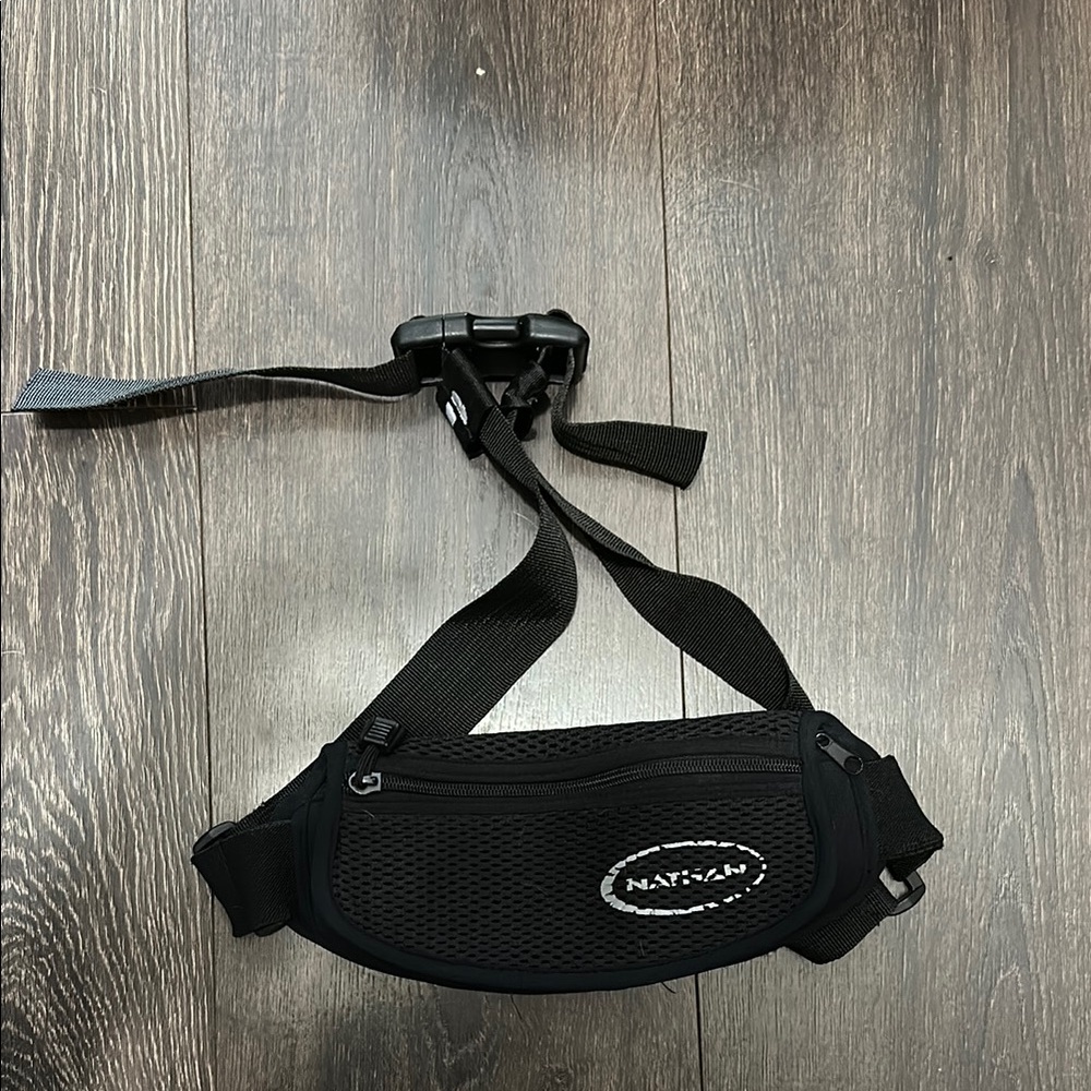 Nathan running Fanny pack hip bag